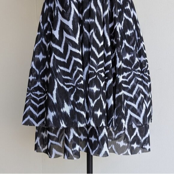 Black & White sleeveless Chevron dress - Picture 3 of 8